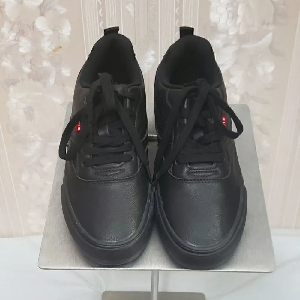 Levi's Sneakers - Picture 1 of 7